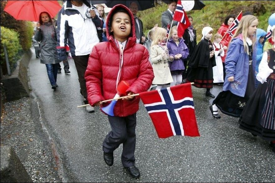 Интернет в норвегии. Барневарн Норвегия 2020. Норвегия дети. Иммигранты в Норвегии. Норвежцы в повседневной жизни.